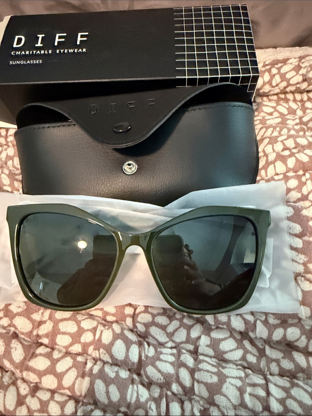 Diff Eyewear Olive Green Cat-Eye Sunglasses with Dark Lenses